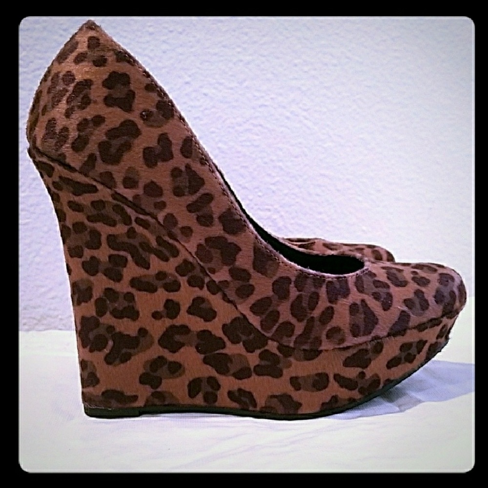 Michael Antonio Anderson Wedge Pumps